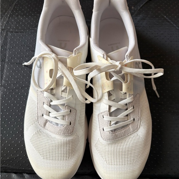 On “Cloudrift” Women’s Running Shoes Size 9 EUC Undyed/White Frost 87 98116 - Picture 2 of 6